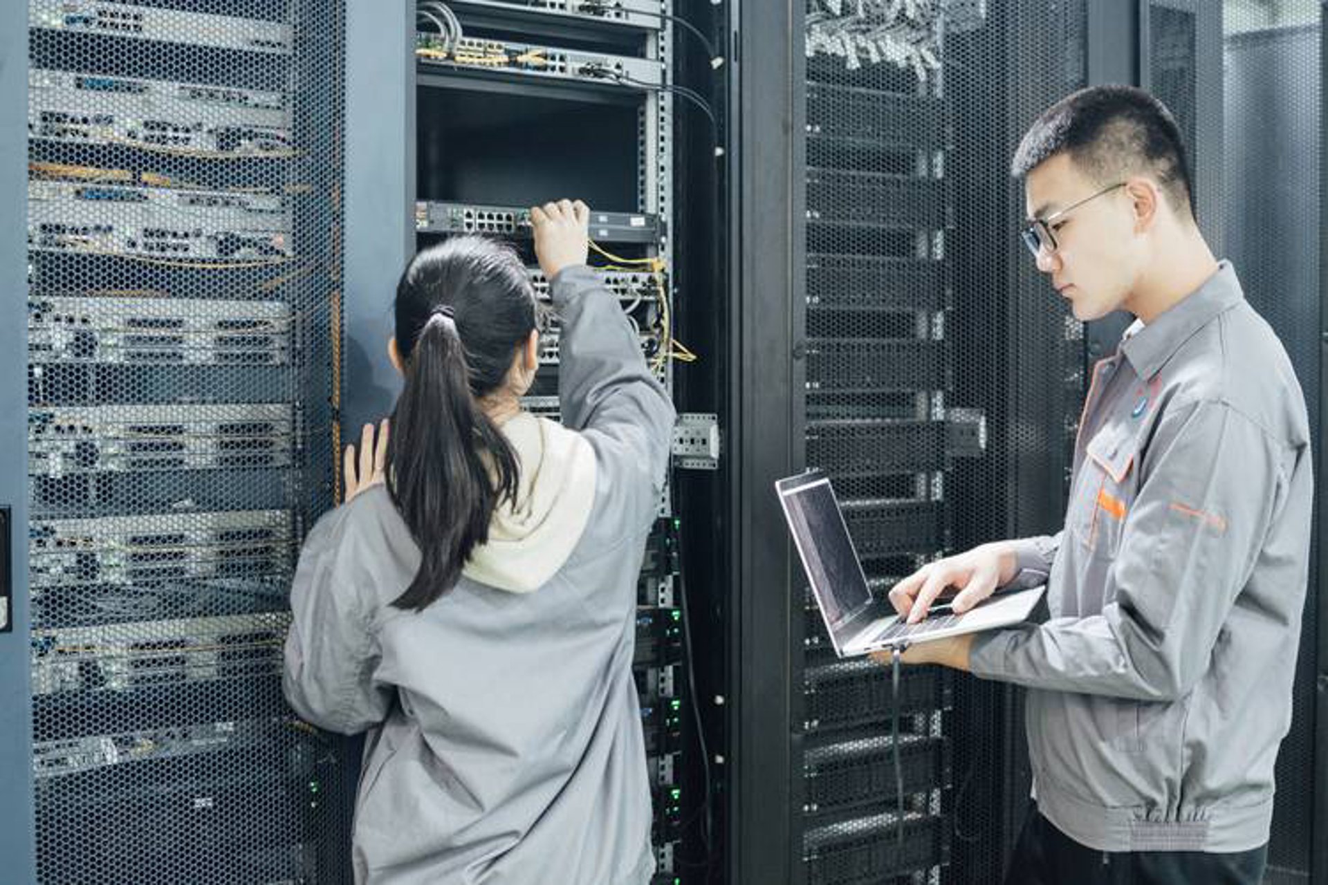 站群系统的工程化演进：从链接农场到AI驱动的内容矩阵